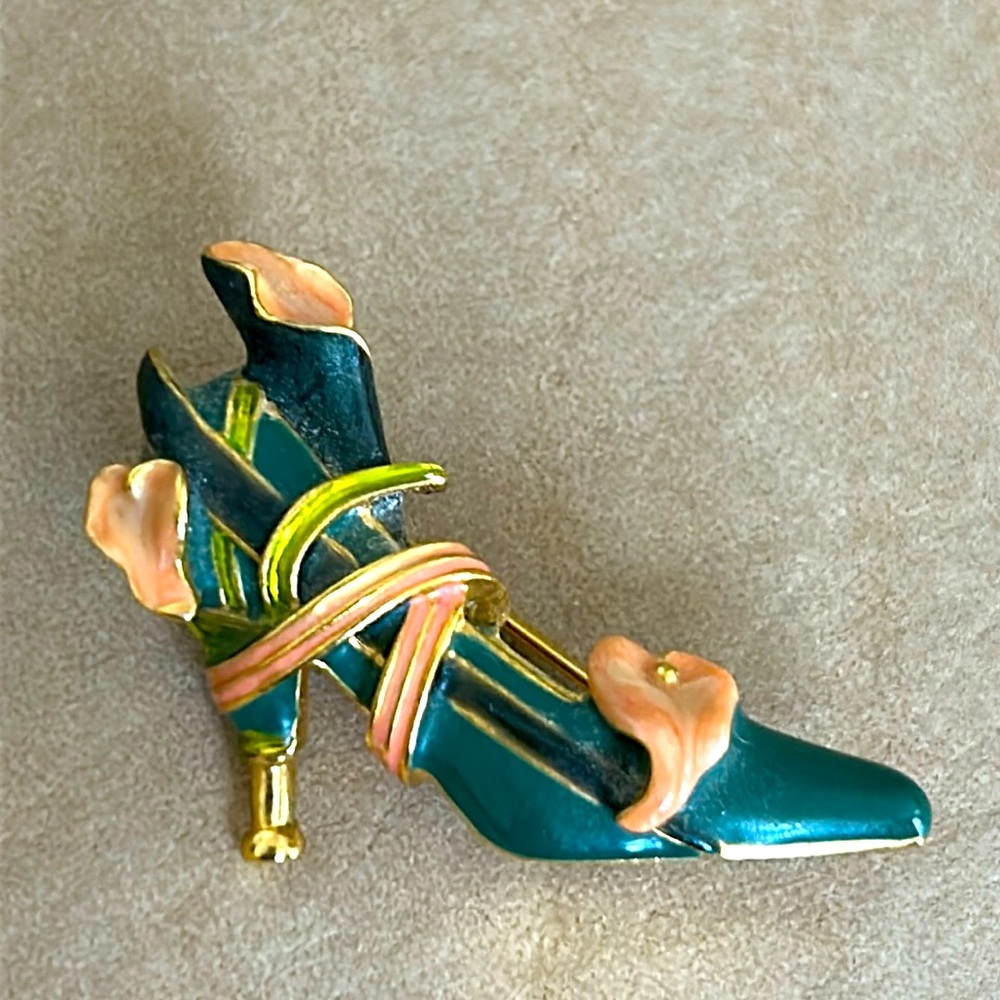 VTG KJL Art Deco Style Gold and Enamel Shoe Brooch, green, signed - Picture 3 of 8